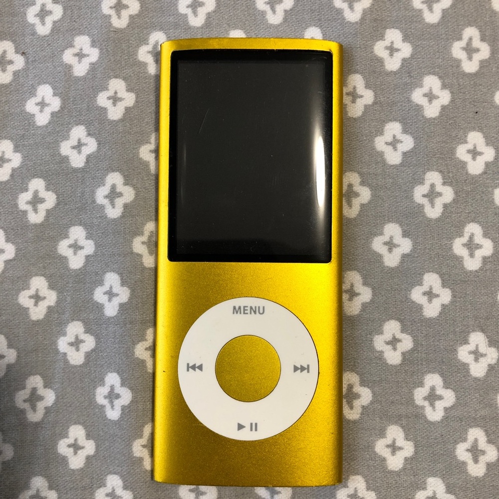 Yellow 8GB 4th gen iPod Nano MP3 player